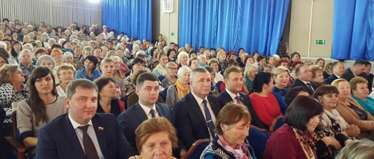 Олег Бойченко совместно с депутатом Госдумы Дмитрием Ламейкиным поздравили самых активных и любимых Мам округа с Днем Матери.