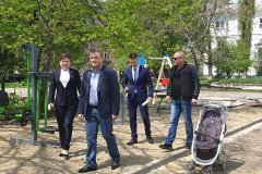 Олег Бойченко осмотрел новые детские и спортивные площадки в своем округе &ndash; Работа в округе